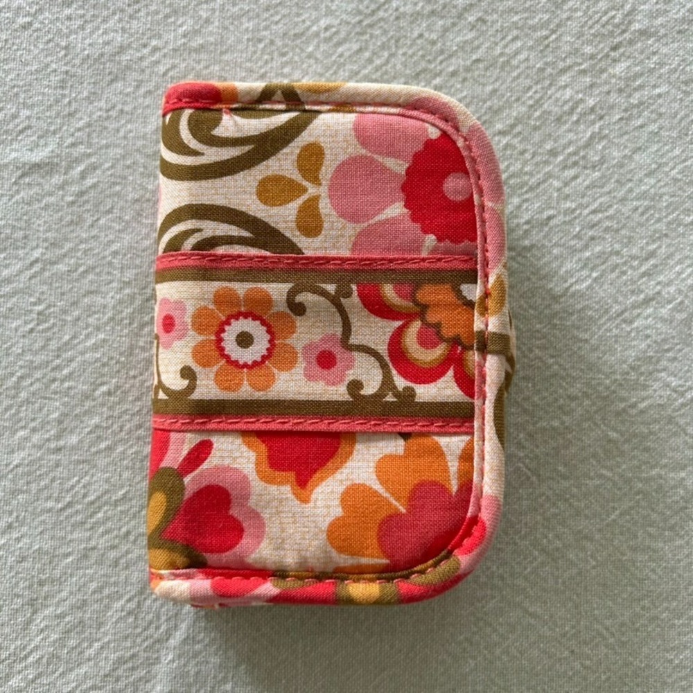Vera Bradley Soft Bifold Card Holder Case Retired Folkloric Floral Pattern